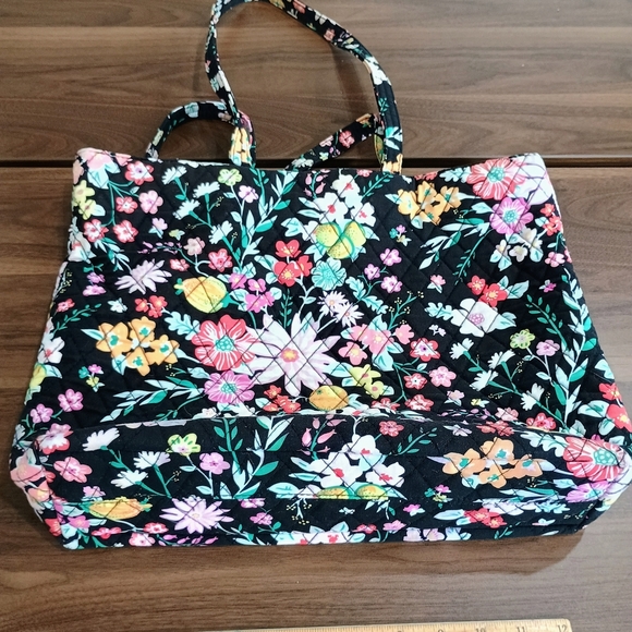 Vera Bradley Handbags - Vera Bradley Multicolor Floral Tote
